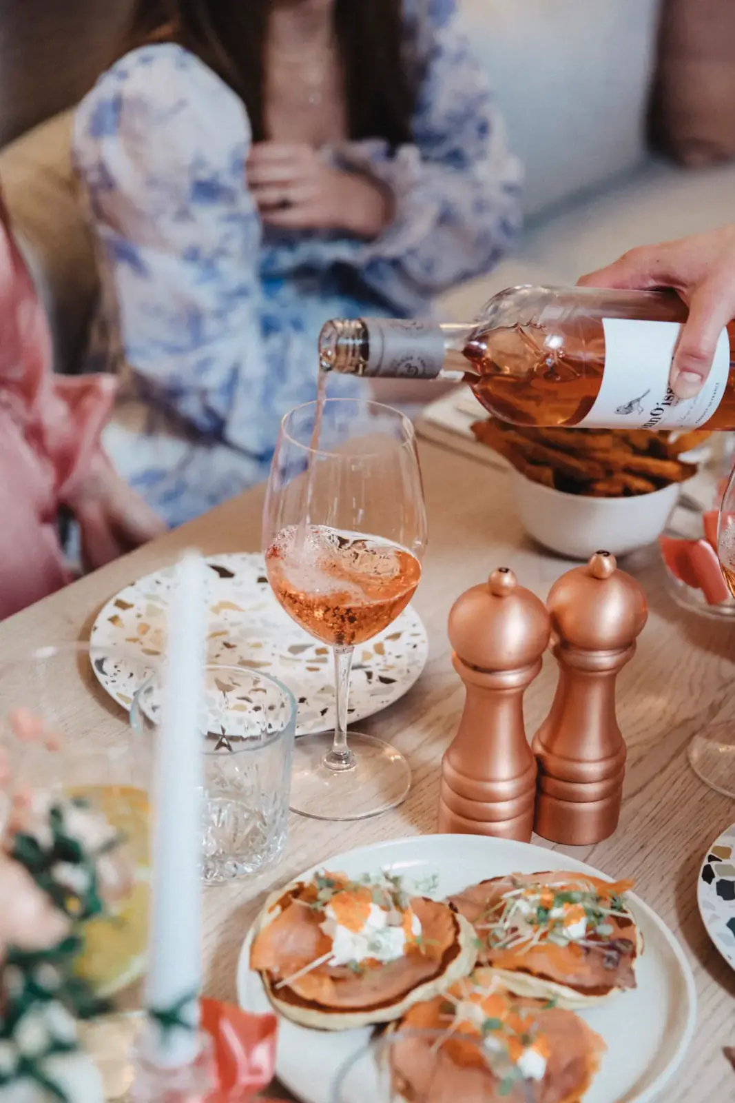 Wino Barbera na kieliszki w restauracji Mimosa